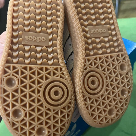 Adidas 🔥 - Picture 4 of 5